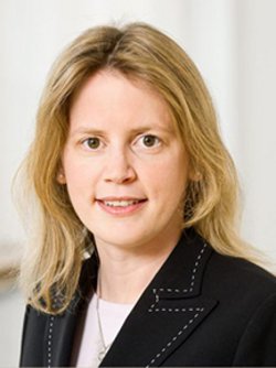 jutta wollersheim with brown hairs and smiling