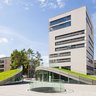 Outside view of a tall, white building, the so-called L-building, at TUM Campus Heilbronn.