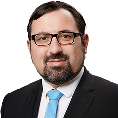 Headshot of Andreas Niedermeier, a middle age man smiling on a simple white background.